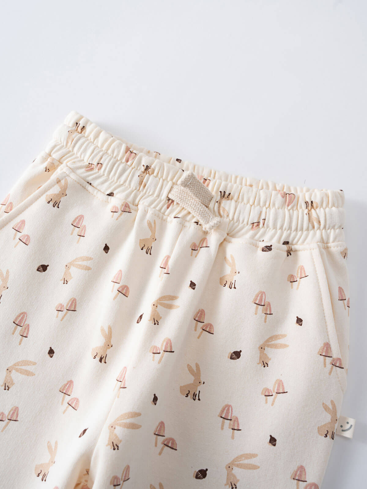 Close-up of cream sweatpants with mushroom, rabbit, and acorn print Sweatpants - Forest Gathering Ecru Girls