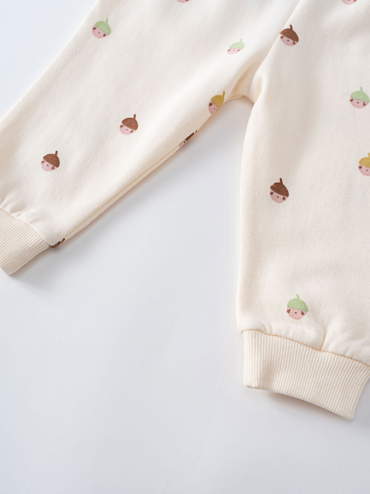 Cream sweatpants with small acorn face print and ribbed cuffs Printed Sweatpants - Little Acorn Ecru Baby girl