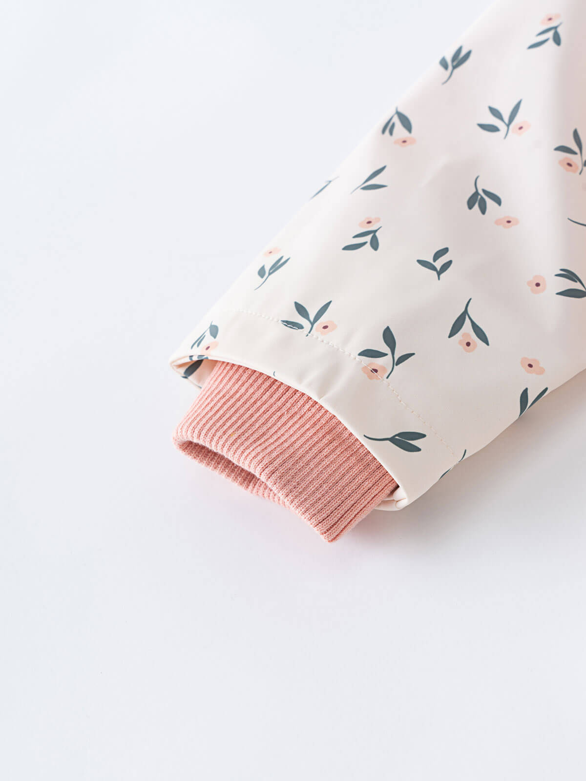 Close-up of a white floral-printed sleeve with pink ribbed cuff Printed Raincoat - Wild Flowers Ecru Girls